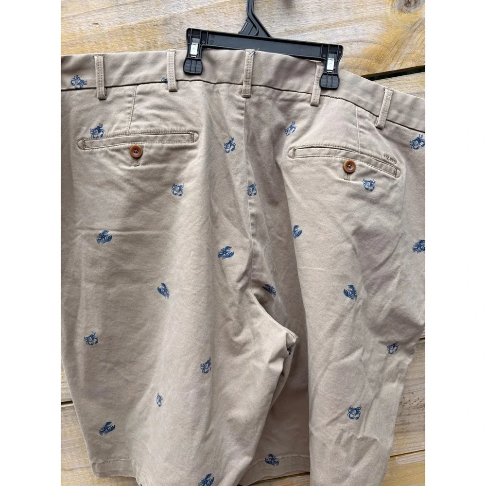 IZOD Saltwater Stretch Mens 46 Tan Khaki Blue Crab Lobster Embroidered Shorts